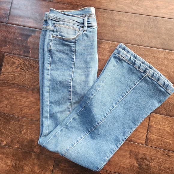 Kensie Vintage Luxe The Savannah High Rise Flare Jeans Seam Down The Front 10 - Picture 1 of 8